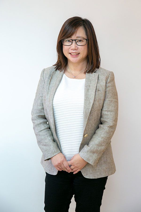Kuniko Ikeda. Secretaría y administración