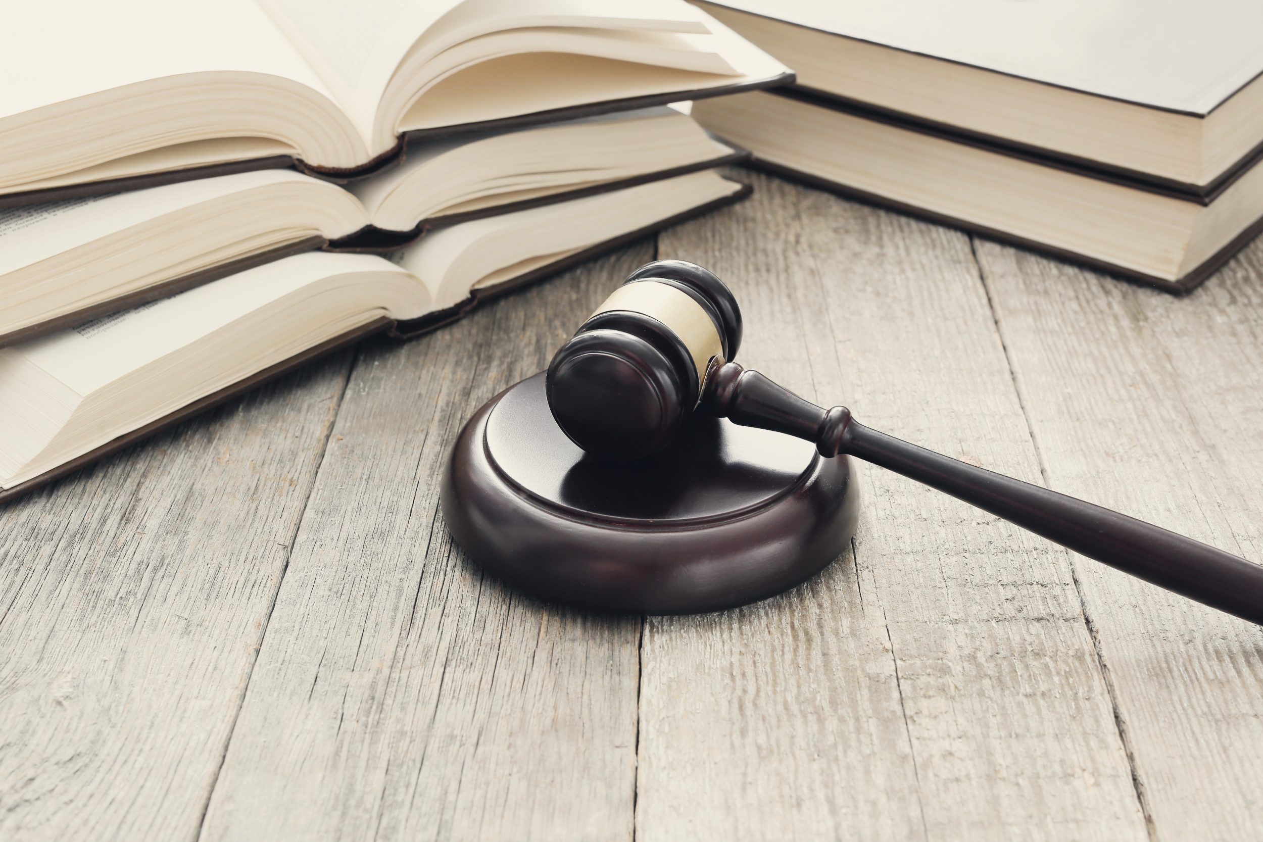 efecto cosa juzgada Navarro Llima Abogados zaragoza mesa